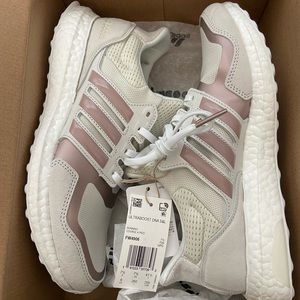 Adidas Ultraboost Women’s 9 NWT